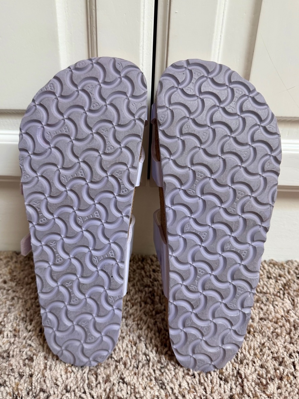 Birkenstock Mayari Sandal in Patent Purple Fog Size 39 or 9 - Picture 12 of 12